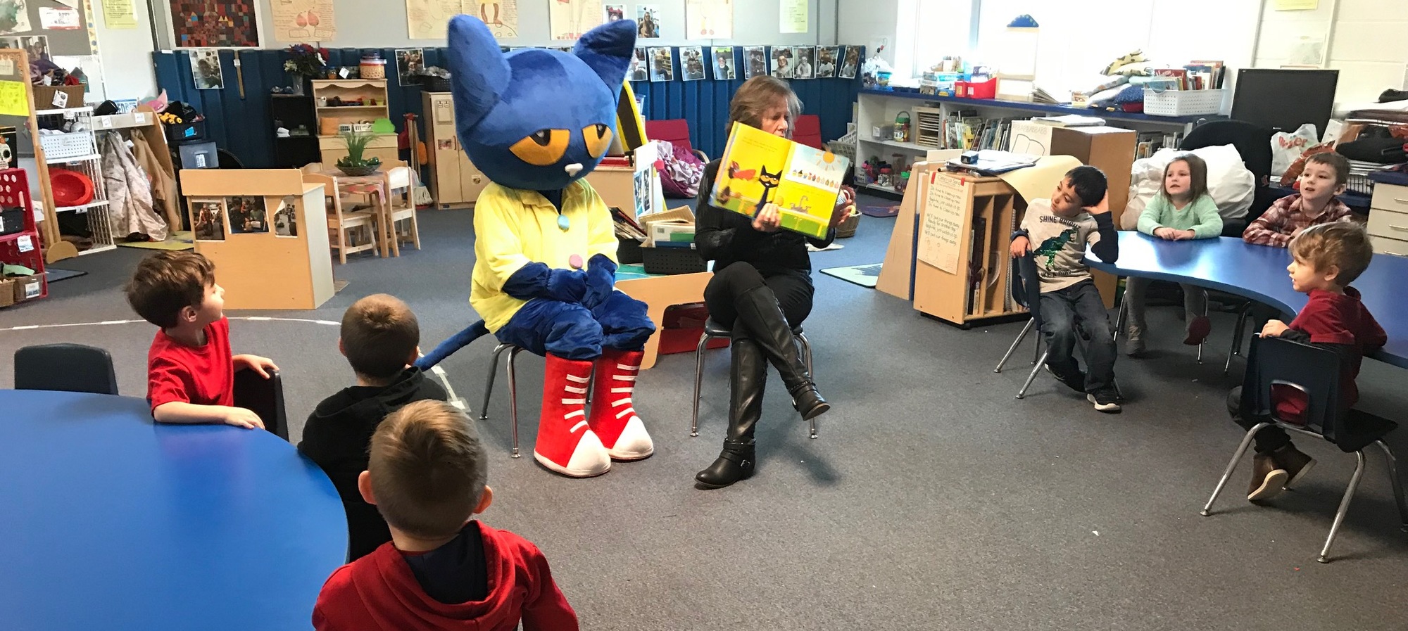 Pete the Cat and Guest reader with the GSRP students
