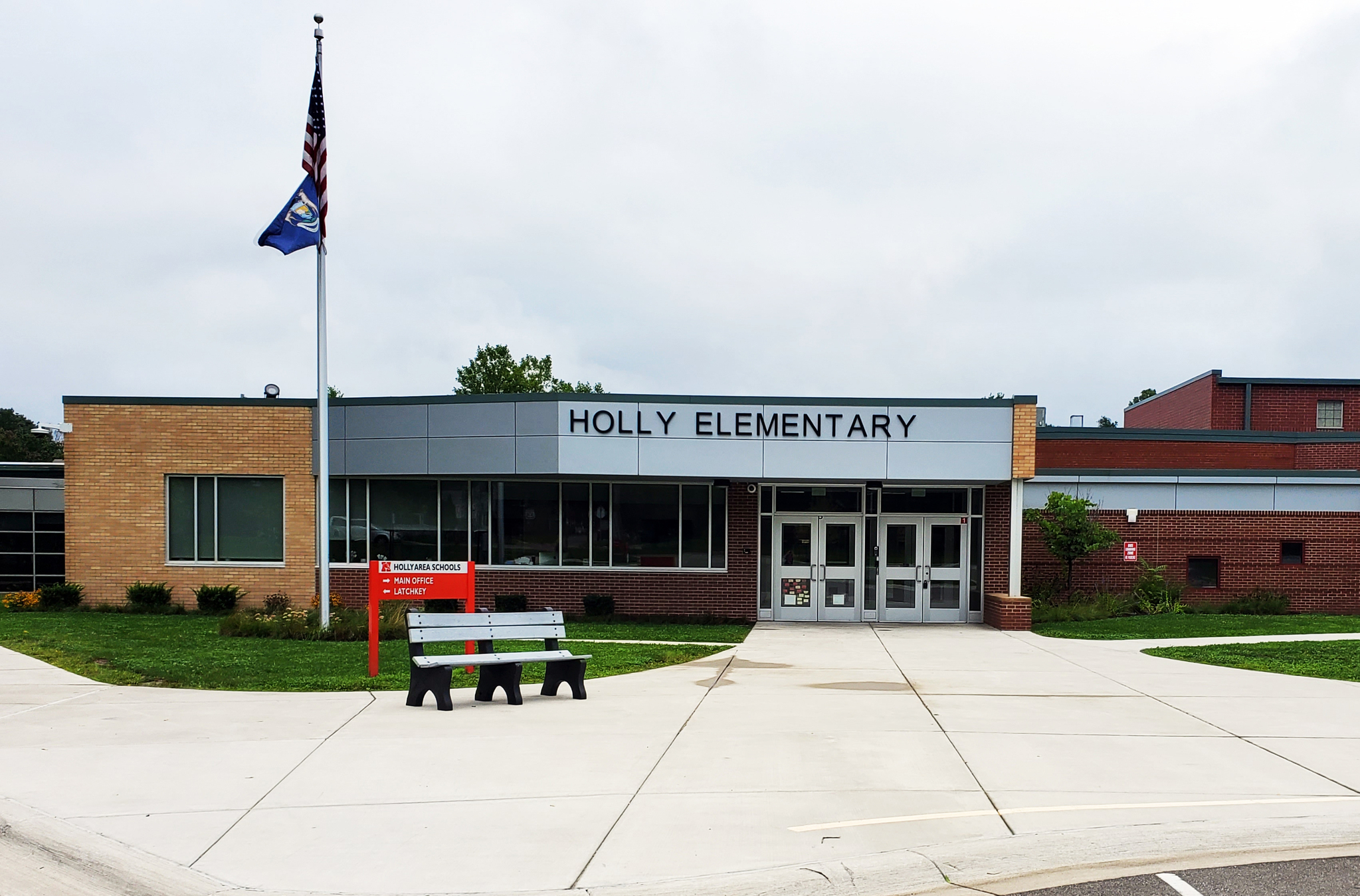 Holly Elementary Front Entrance