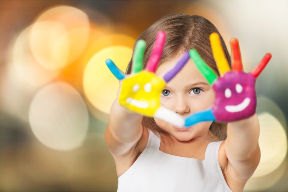 EC child with paint on hands